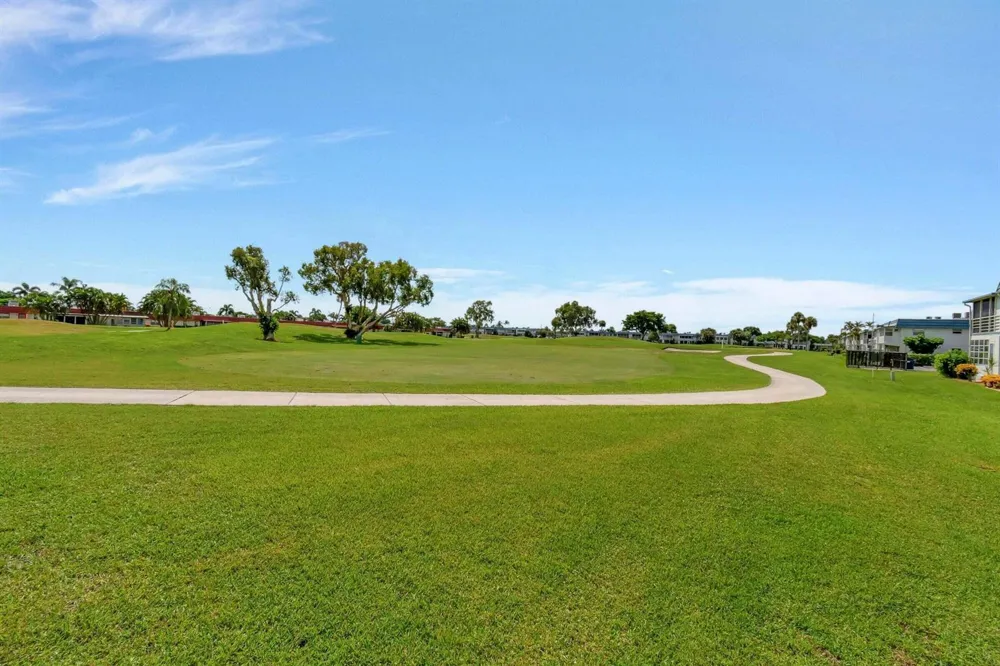 652 Flanders Delray Beach, FL 33484