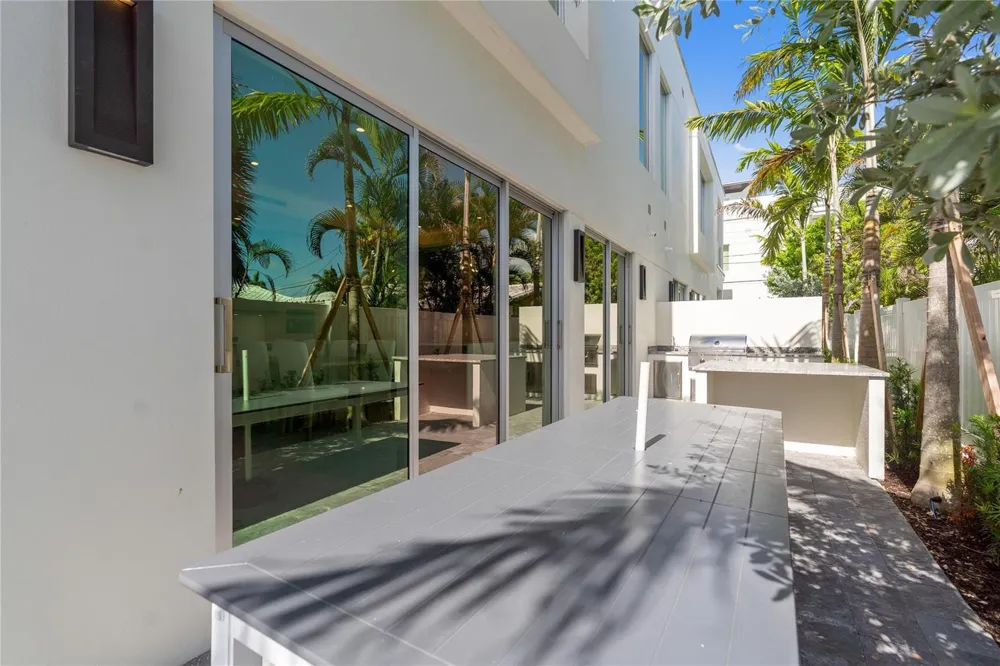 221 Shore Court #Unit 221 Lauderdale By The Sea, FL 33308