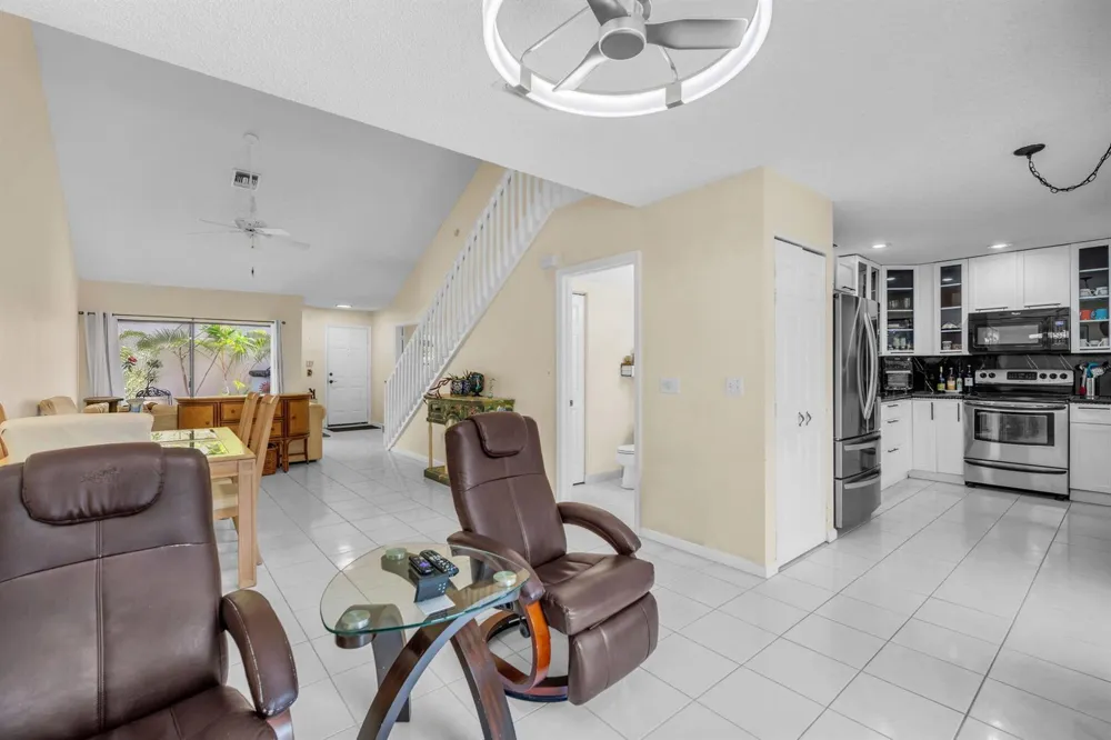 1109 LANDINGS BOULEVARD 