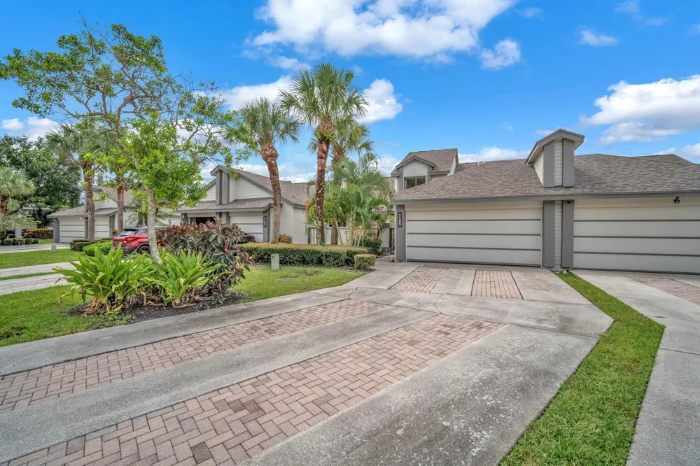 1109 LANDINGS BOULEVARD 