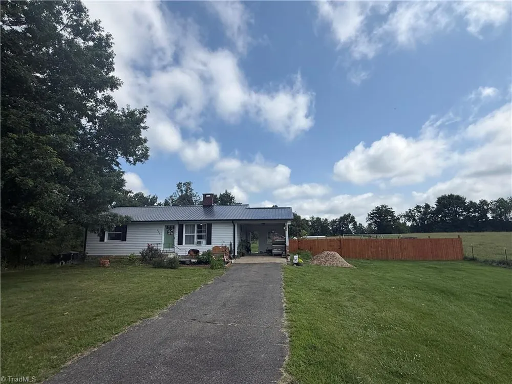 808 Piney Creek School Road Piney Creek, NC 28663