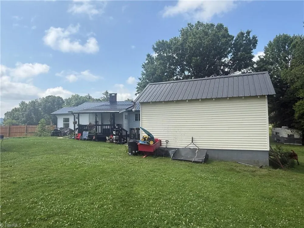 808 Piney Creek School Road Piney Creek, NC 28663