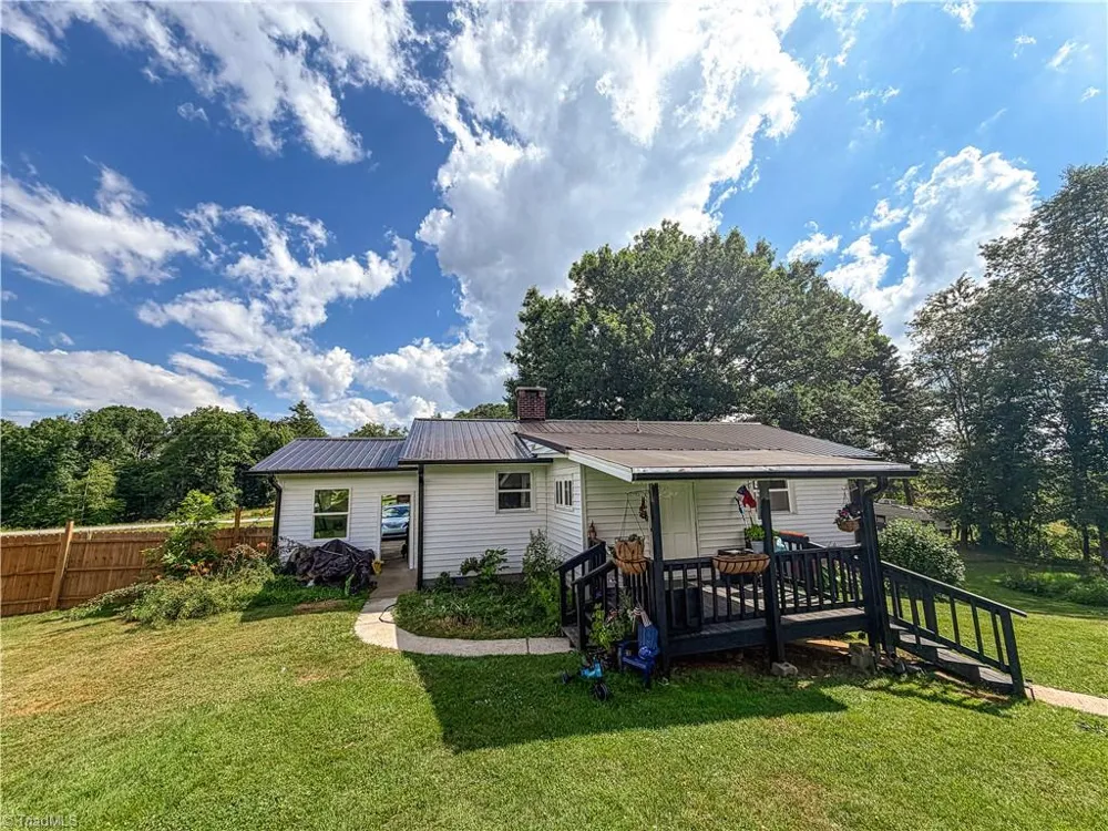 808 Piney Creek School Road Piney Creek, NC 28663
