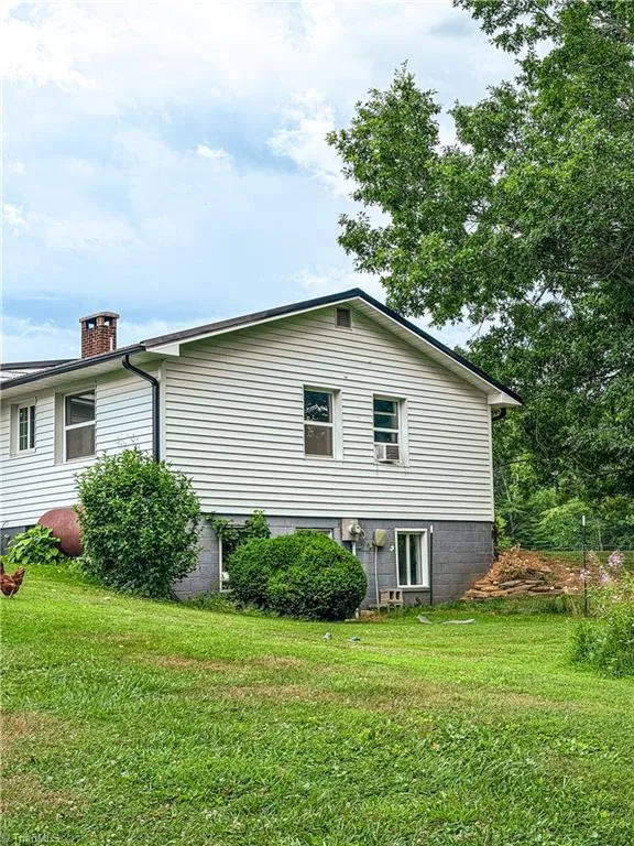 808 Piney Creek School Road Piney Creek, NC 28663