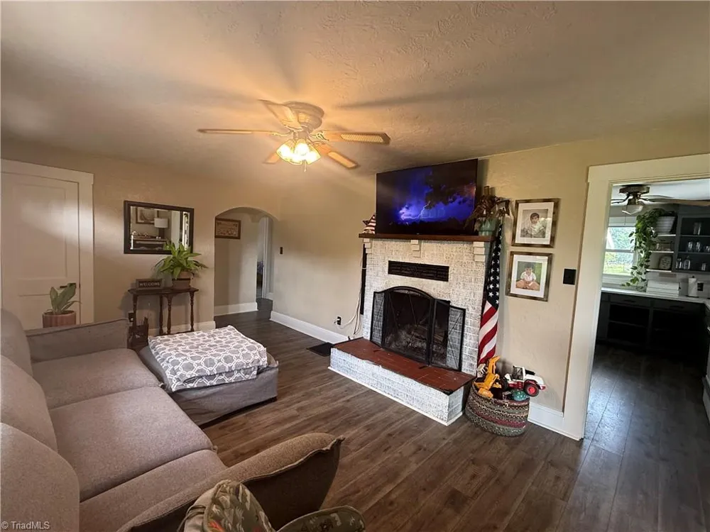 808 Piney Creek School Road Piney Creek, NC 28663
