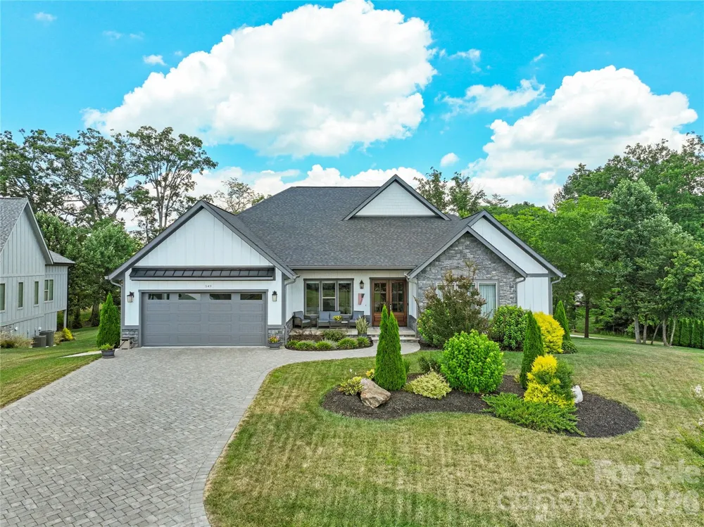 549 Daniel Circle Drive Mills River, NC 28759