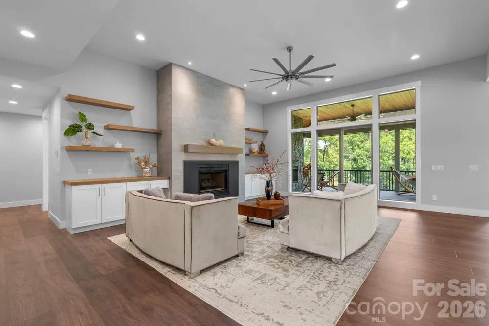 549 Daniel Circle Drive Mills River, NC 28759
