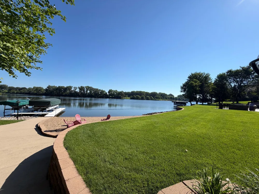 1740 Bay Oaks Drive Albert Lea, MN 56007
