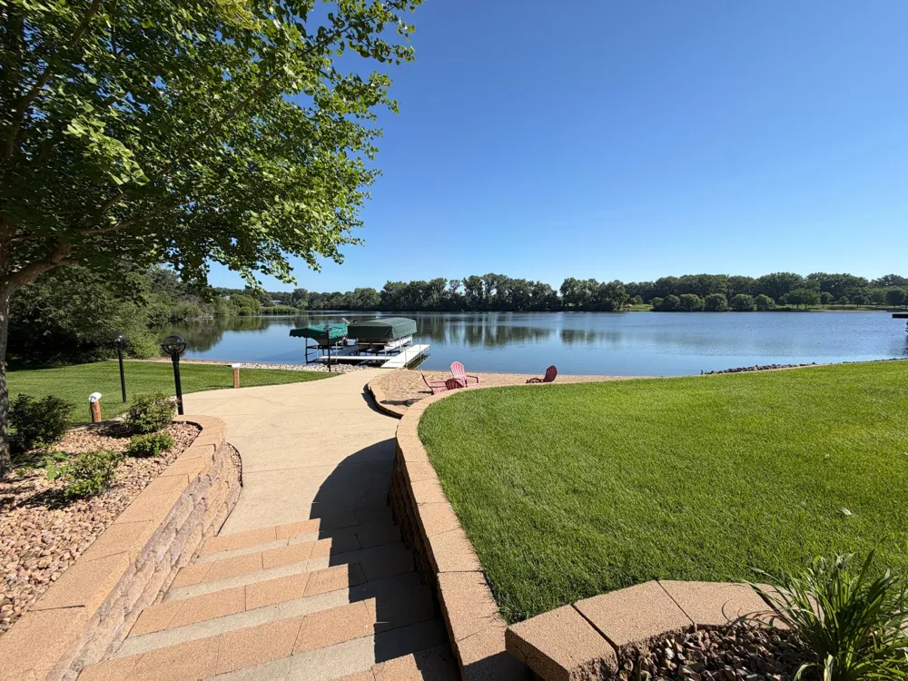 1740 Bay Oaks Drive Albert Lea, MN 56007