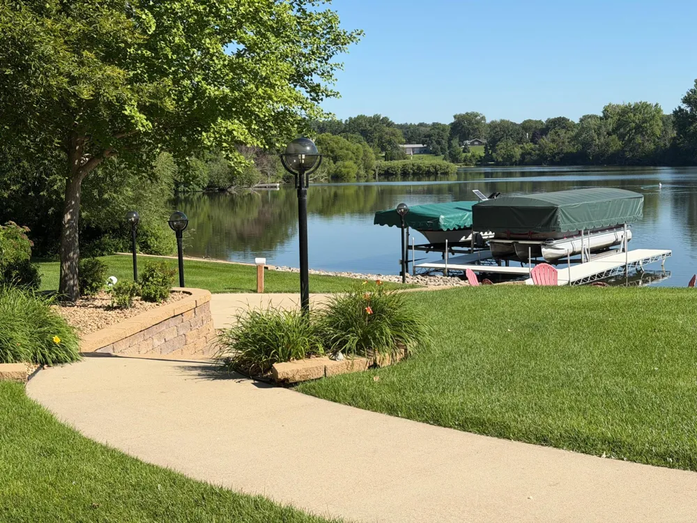 1740 Bay Oaks Drive Albert Lea, MN 56007