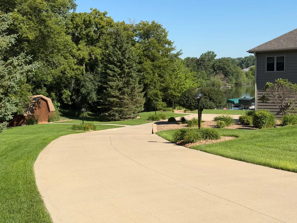 1740 Bay Oaks Drive Albert Lea, MN 56007