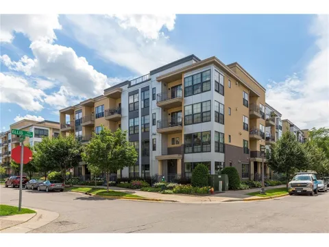 2566 Ellis Avenue #303