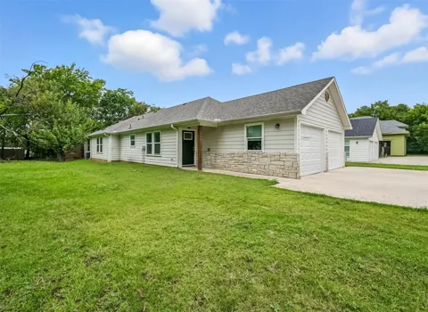 910 Throckmorton #910