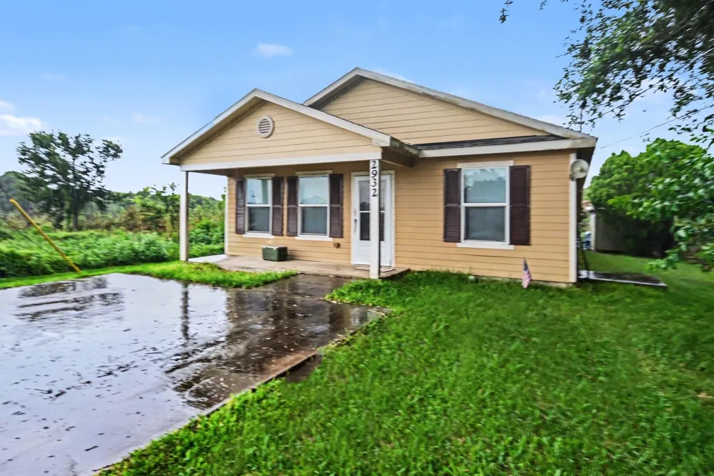 2932 Shady Creek Lane Freeport, TX 77541