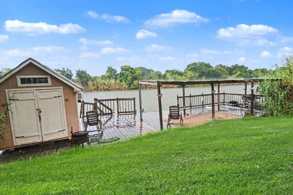 2932 Shady Creek Lane Freeport, TX 77541
