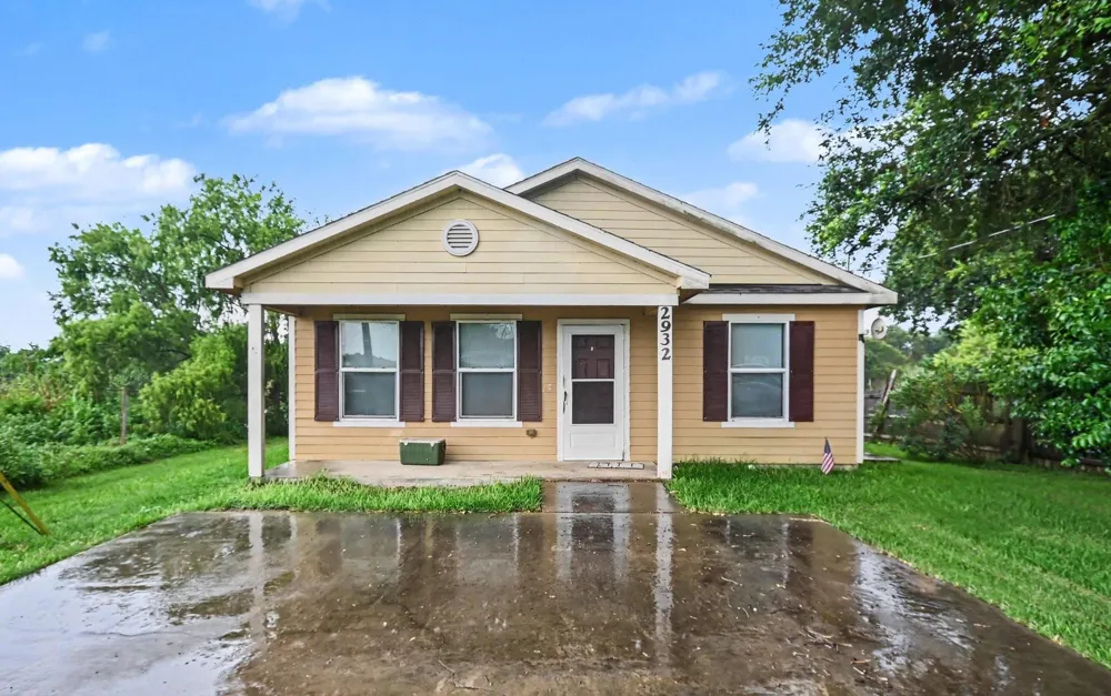 2932 Shady Creek Lane Freeport, TX 77541
