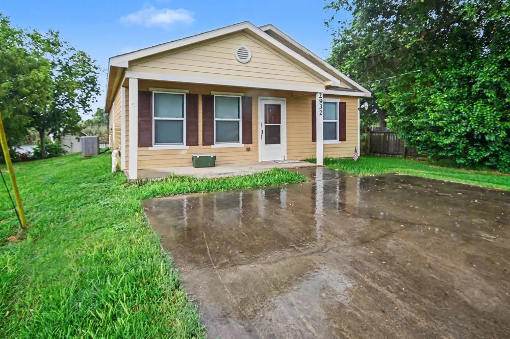 2932 Shady Creek Lane Freeport, TX 77541