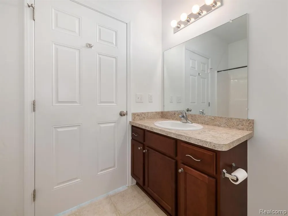 964 W Summerfield Glen Circle #96 Ann Arbor, MI 48103