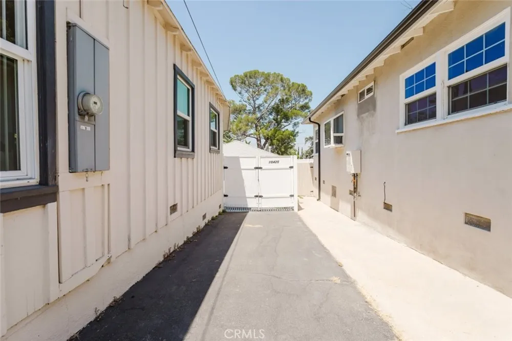 10423 Mcclemont Avenue Tujunga, CA 91042