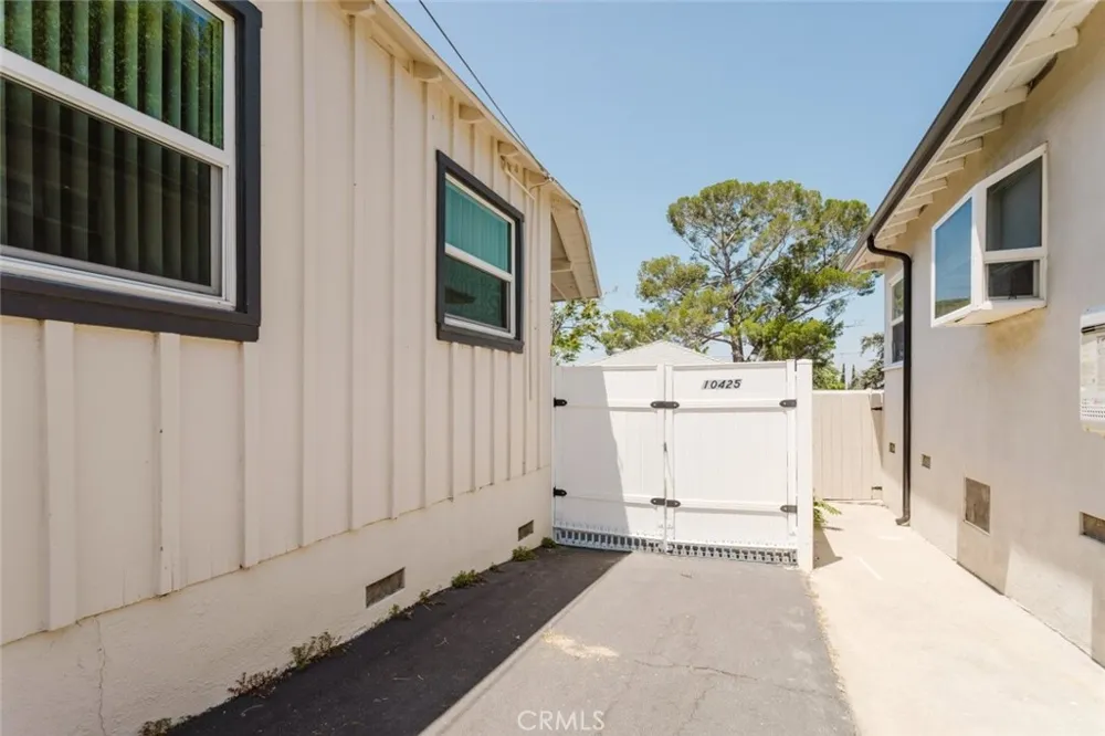 10423 Mcclemont Avenue Tujunga, CA 91042
