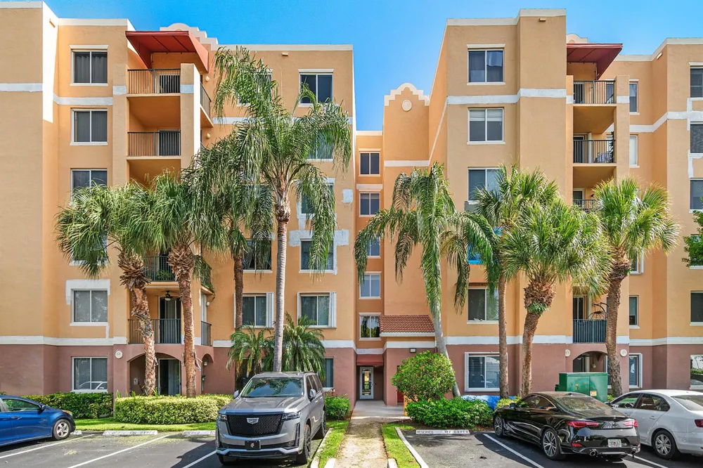 1000 Scotia Drive #102 Hypoluxo, FL 33462