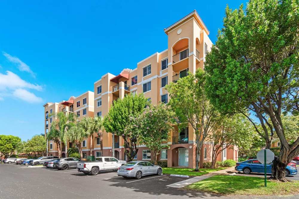 1000 Scotia Drive #102 Hypoluxo, FL 33462