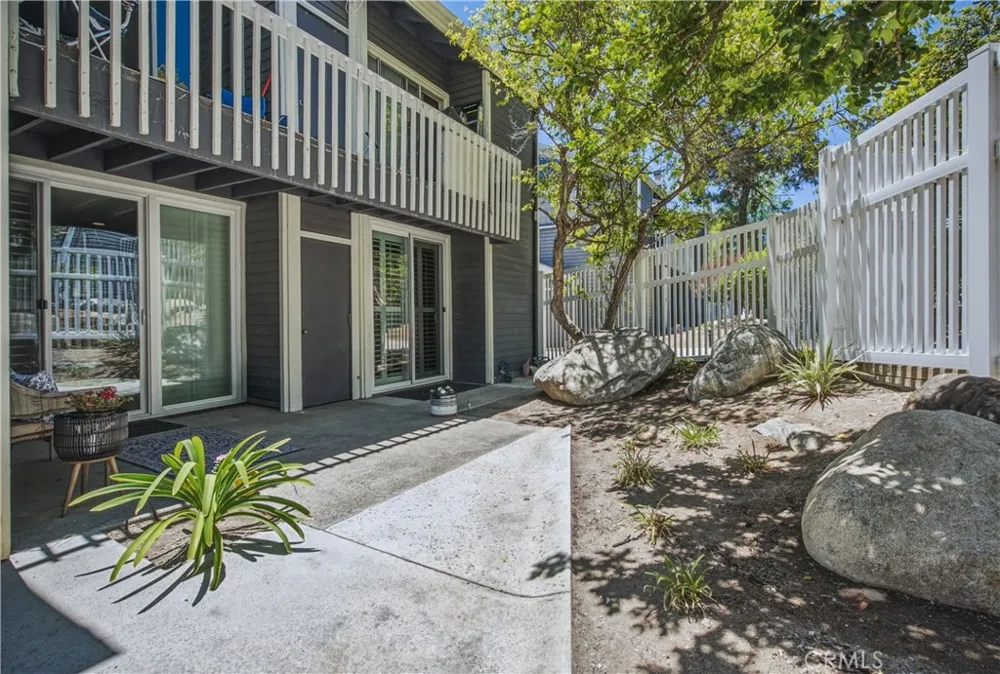 25697 Pine Creek Wilmington, CA 90744