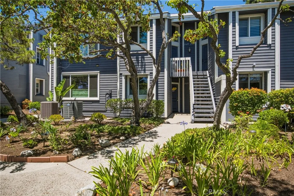 25697 Pine Creek Wilmington, CA 90744