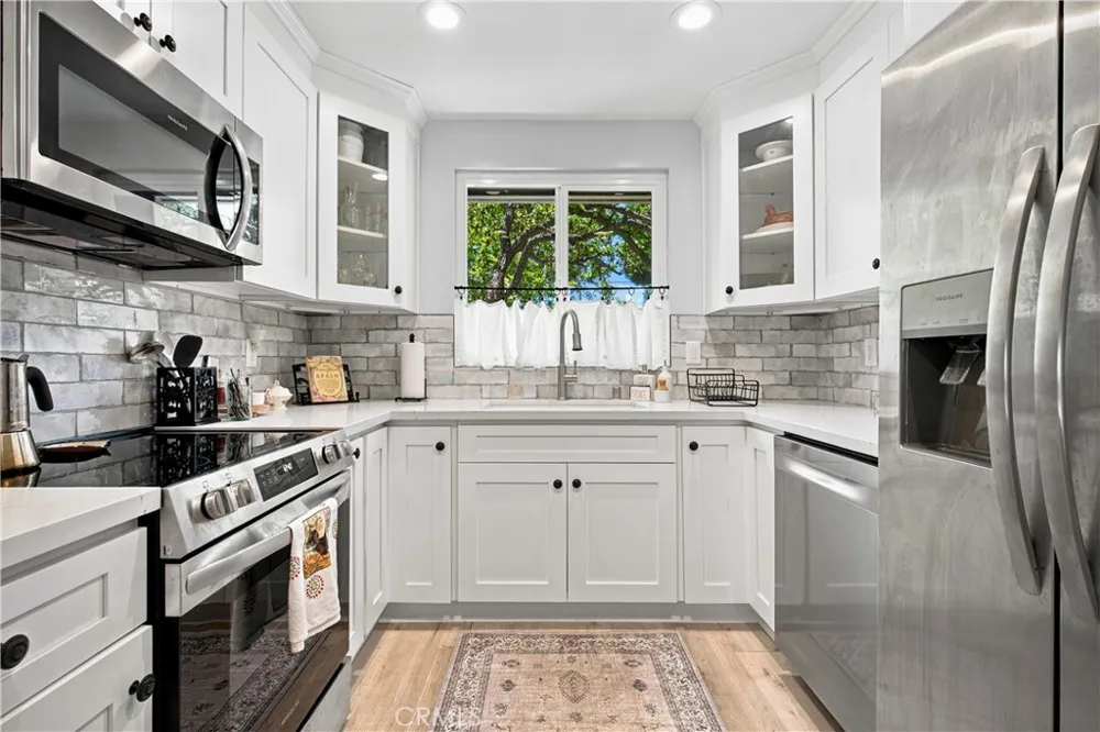 25697 Pine Creek Wilmington, CA 90744