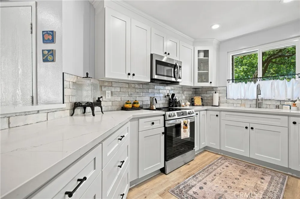 25697 Pine Creek Wilmington, CA 90744