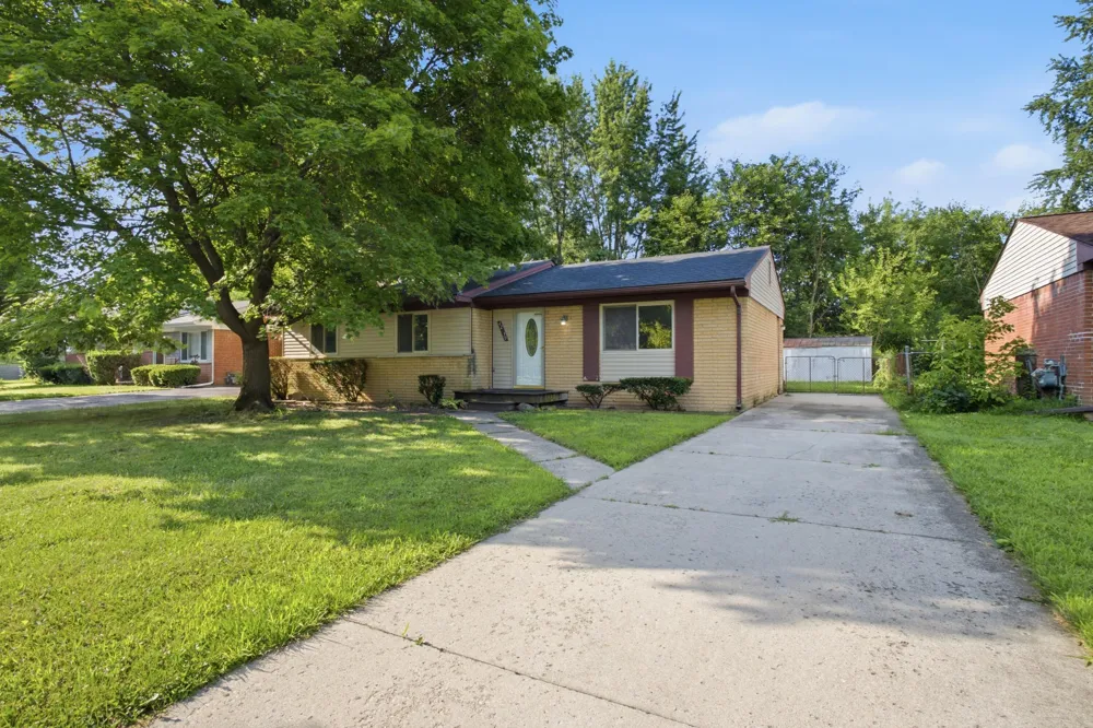 42039 Arthur Street Belleville, MI 48111