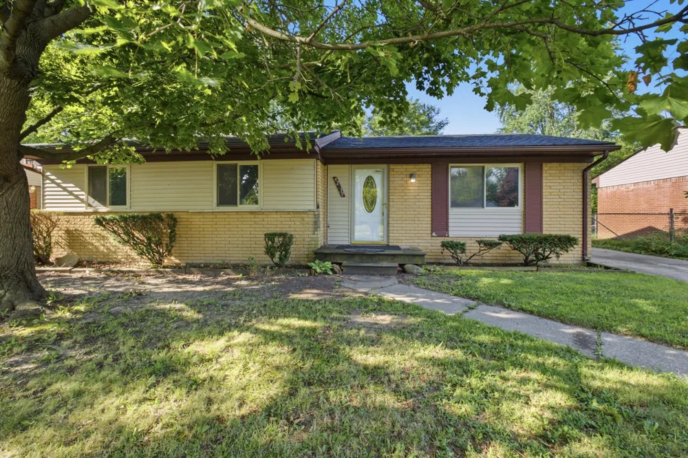 42039 Arthur Street Belleville, MI 48111
