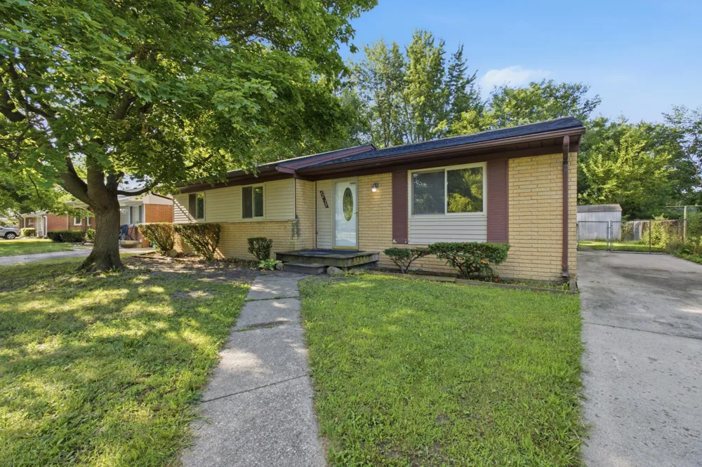 42039 Arthur Street Belleville, MI 48111