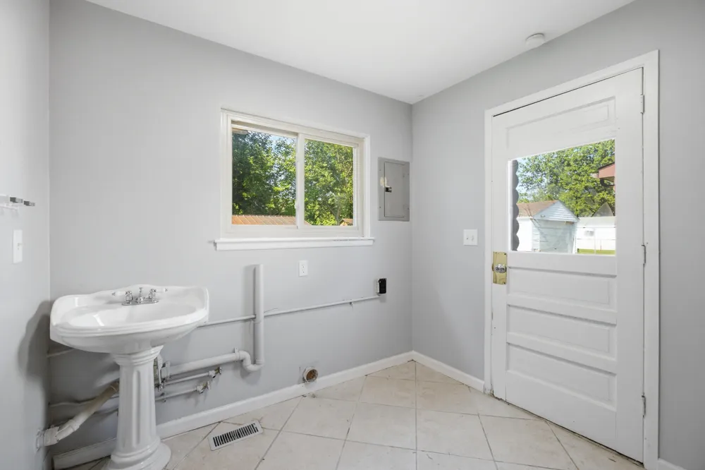 42039 Arthur Street Belleville, MI 48111