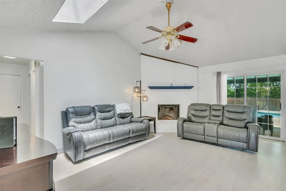 1832 Steinburg Lane Fort Worth, TX 76134
