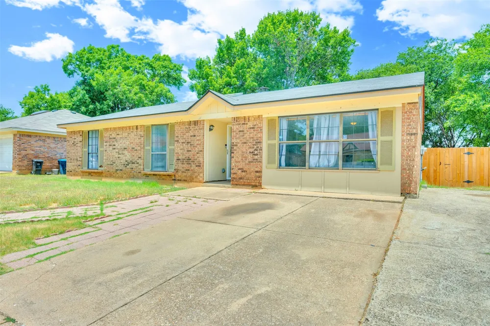 1832 Steinburg Lane Fort Worth, TX 76134