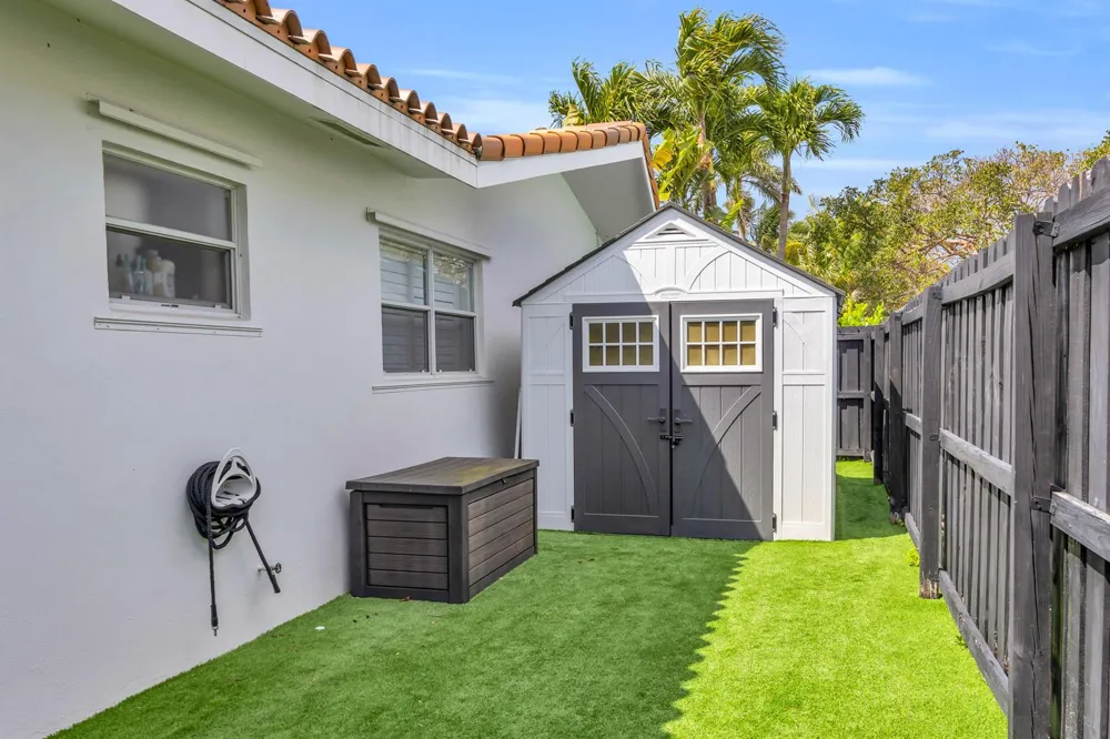 366 ELM AVENUE Tequesta, FL 33469
