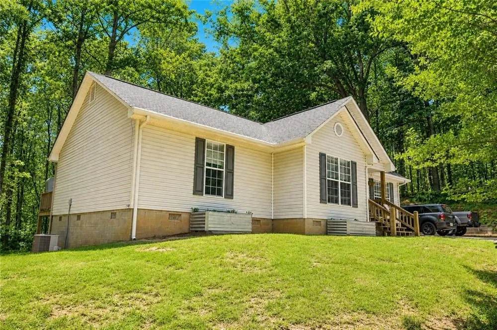 2033 Carson Segars Road Maysville, GA 30558