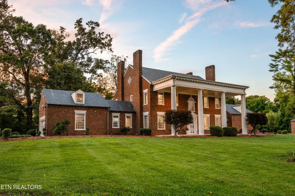 2112 Manor Drive Knoxville, TN 37920