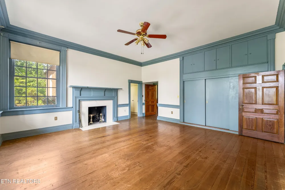 2112 Manor Drive Knoxville, TN 37920