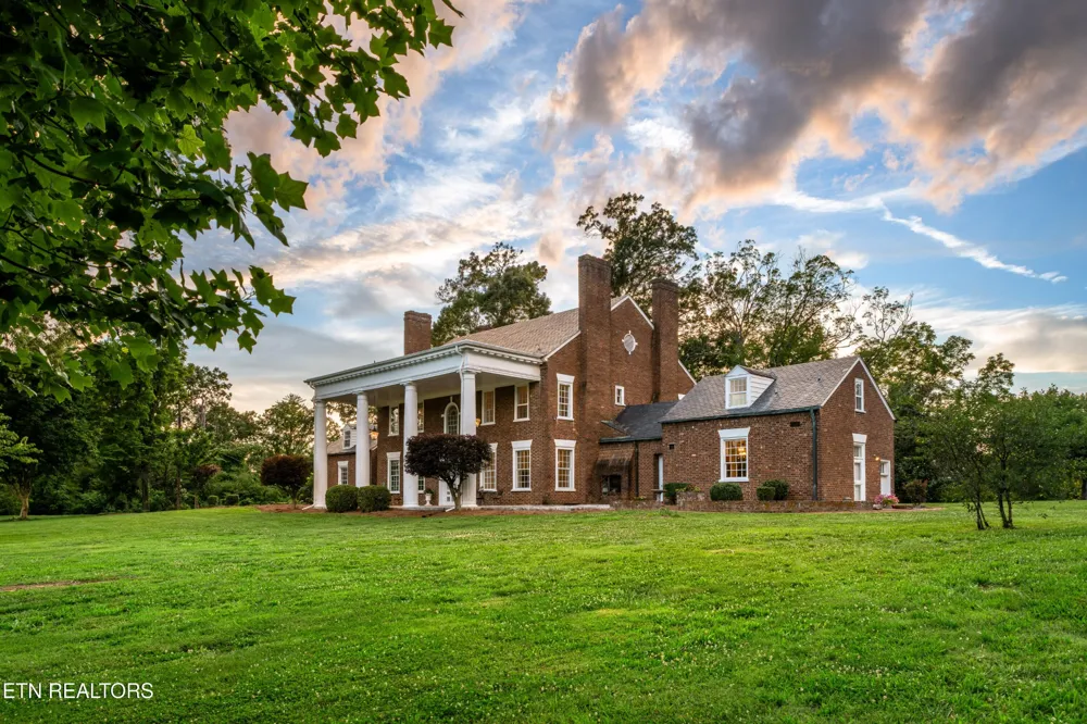 2112 Manor Drive Knoxville, TN 37920