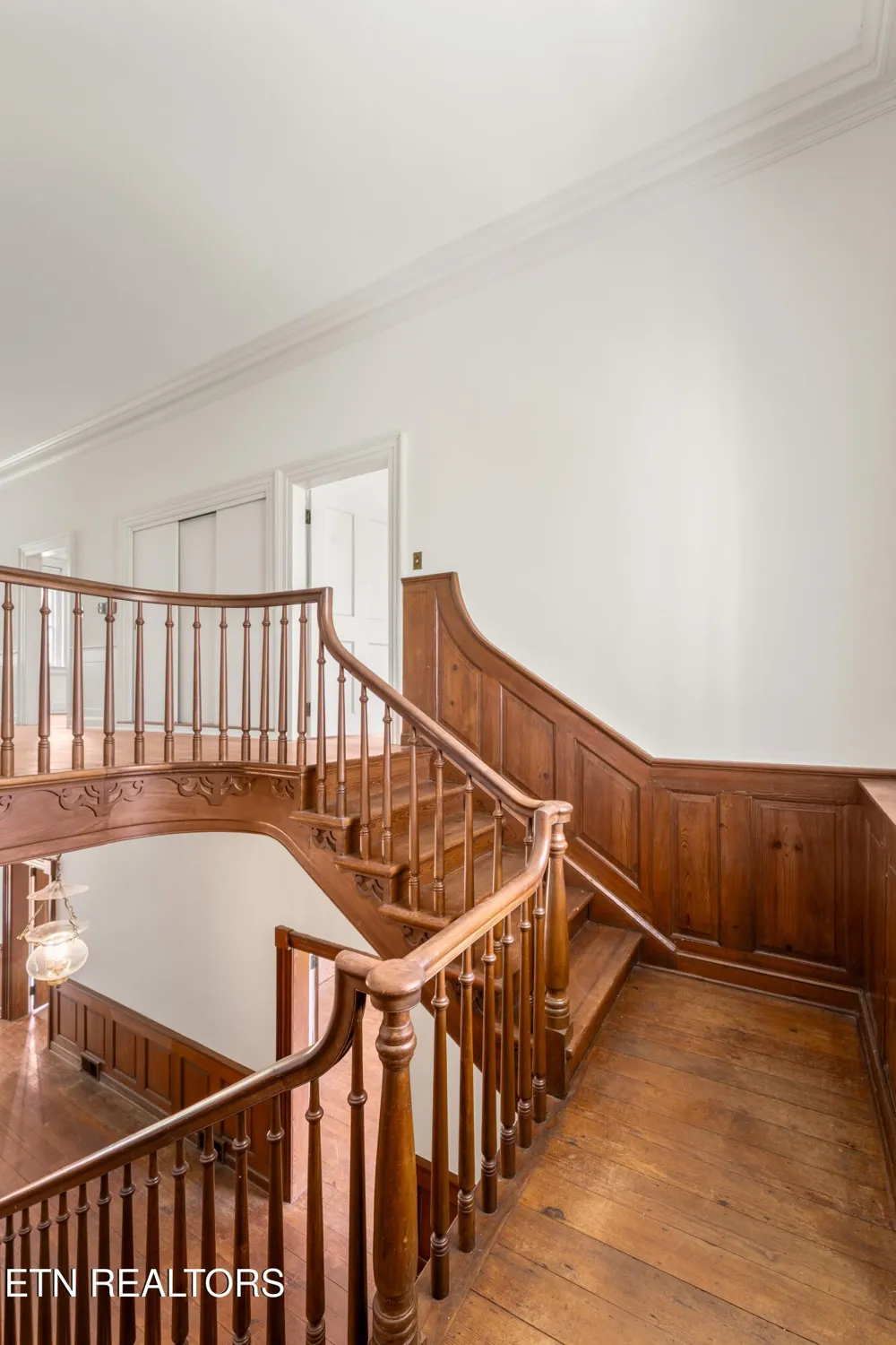 2112 Manor Drive Knoxville, TN 37920