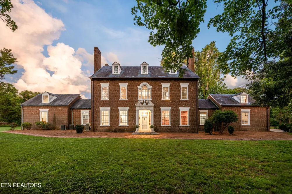 2112 Manor Drive Knoxville, TN 37920