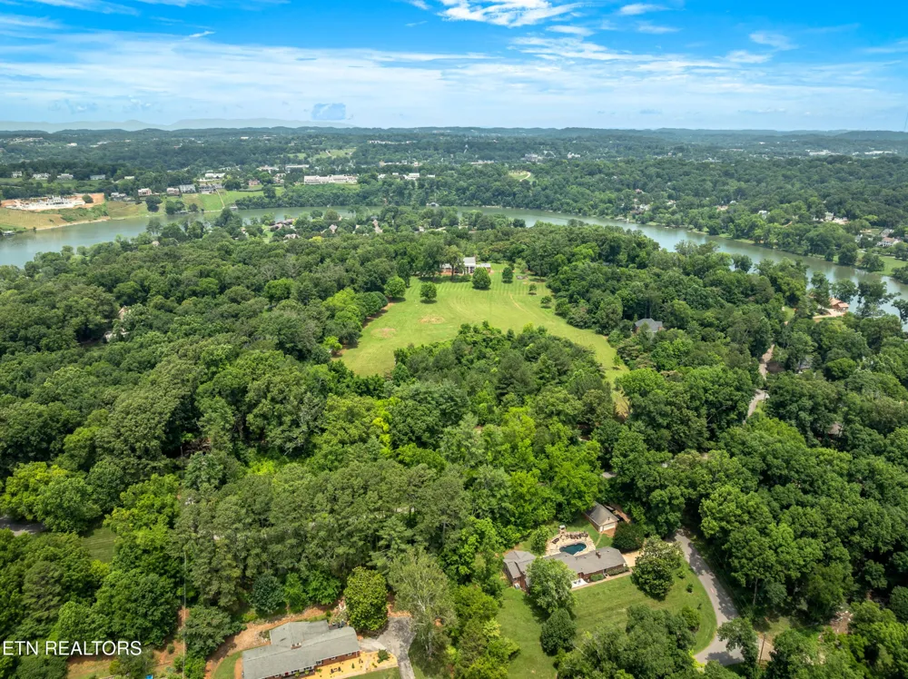 2112 Manor Drive Knoxville, TN 37920