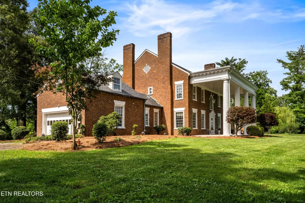 2112 Manor Drive Knoxville, TN 37920