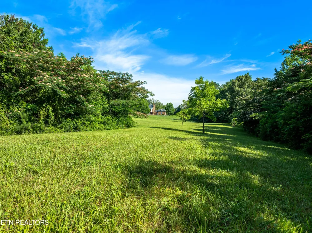 2112 Manor Drive Knoxville, TN 37920