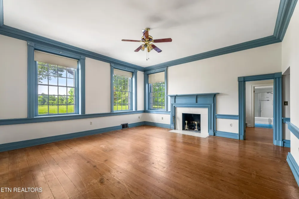 2112 Manor Drive Knoxville, TN 37920