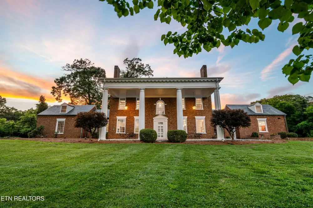 2112 Manor Drive Knoxville, TN 37920