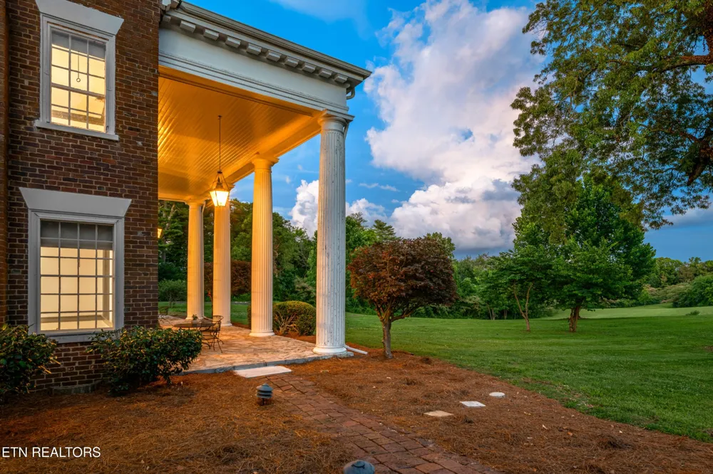 2112 Manor Drive Knoxville, TN 37920