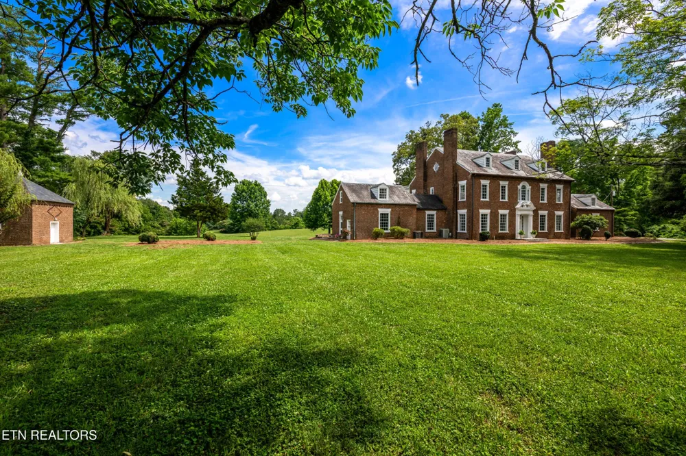 2112 Manor Drive Knoxville, TN 37920